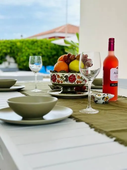 Beachfront Villa And Pool Puerto de Santiago