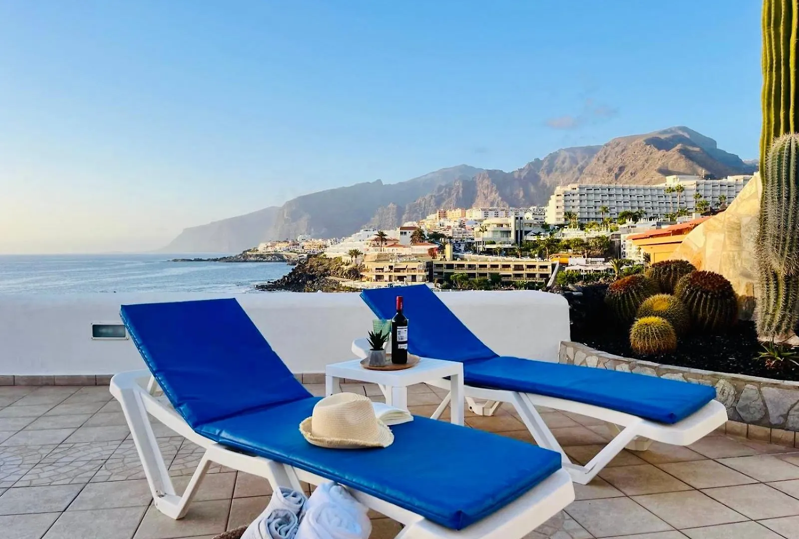 Beachfront Villa And Pool Puerto de Santiago  Hiszpania